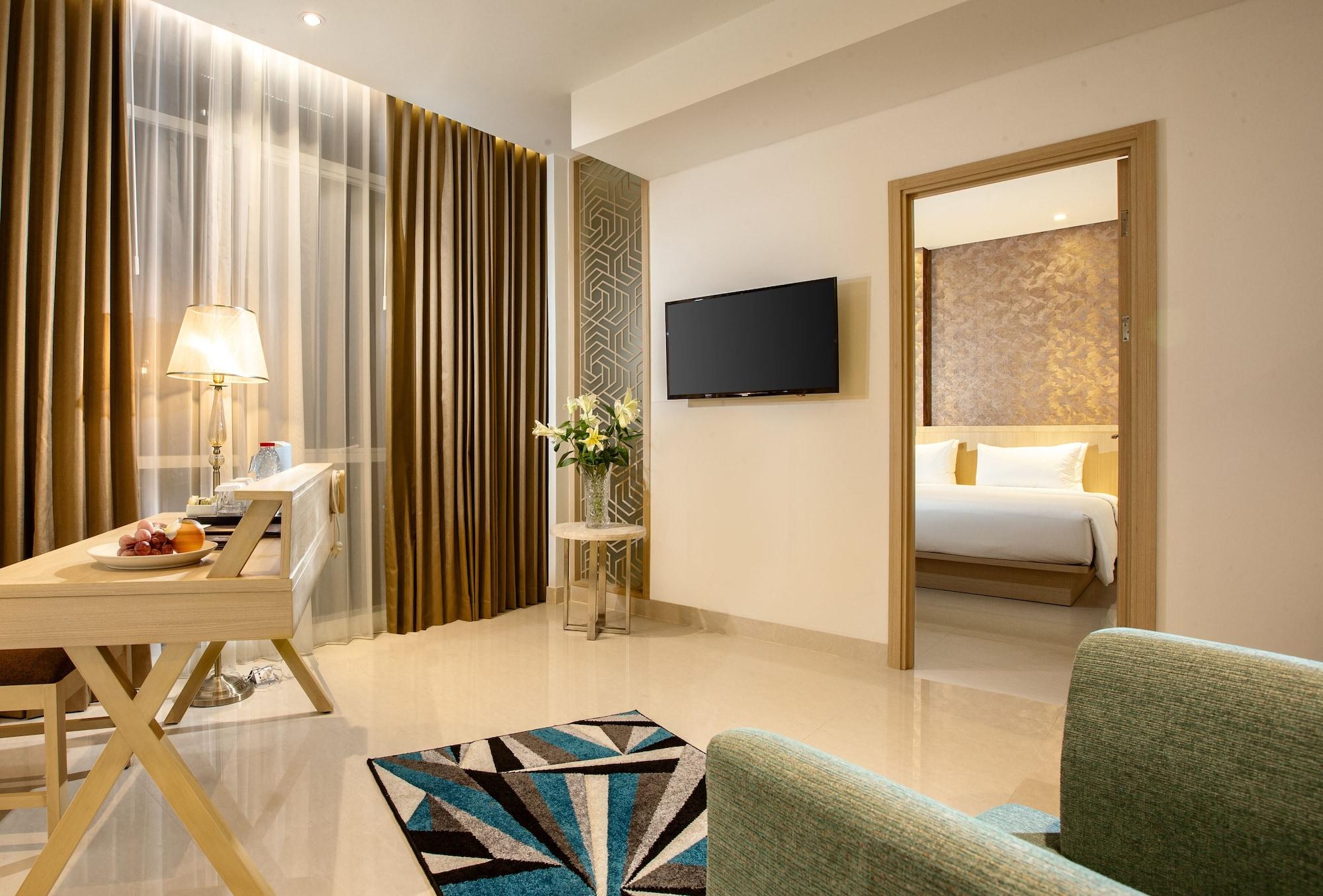 Hotel Santika Gresik Экстерьер фото