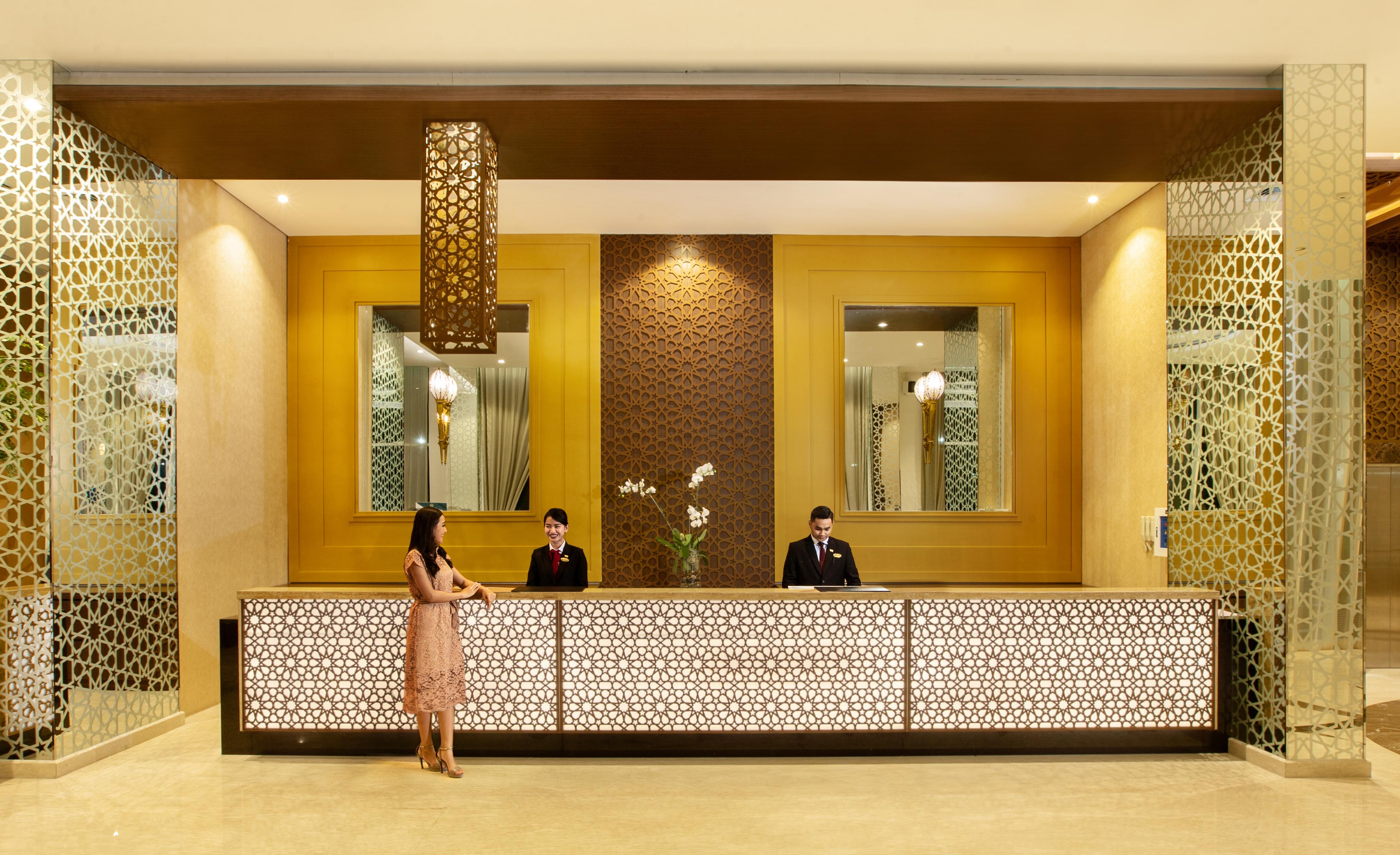 Hotel Santika Gresik Экстерьер фото