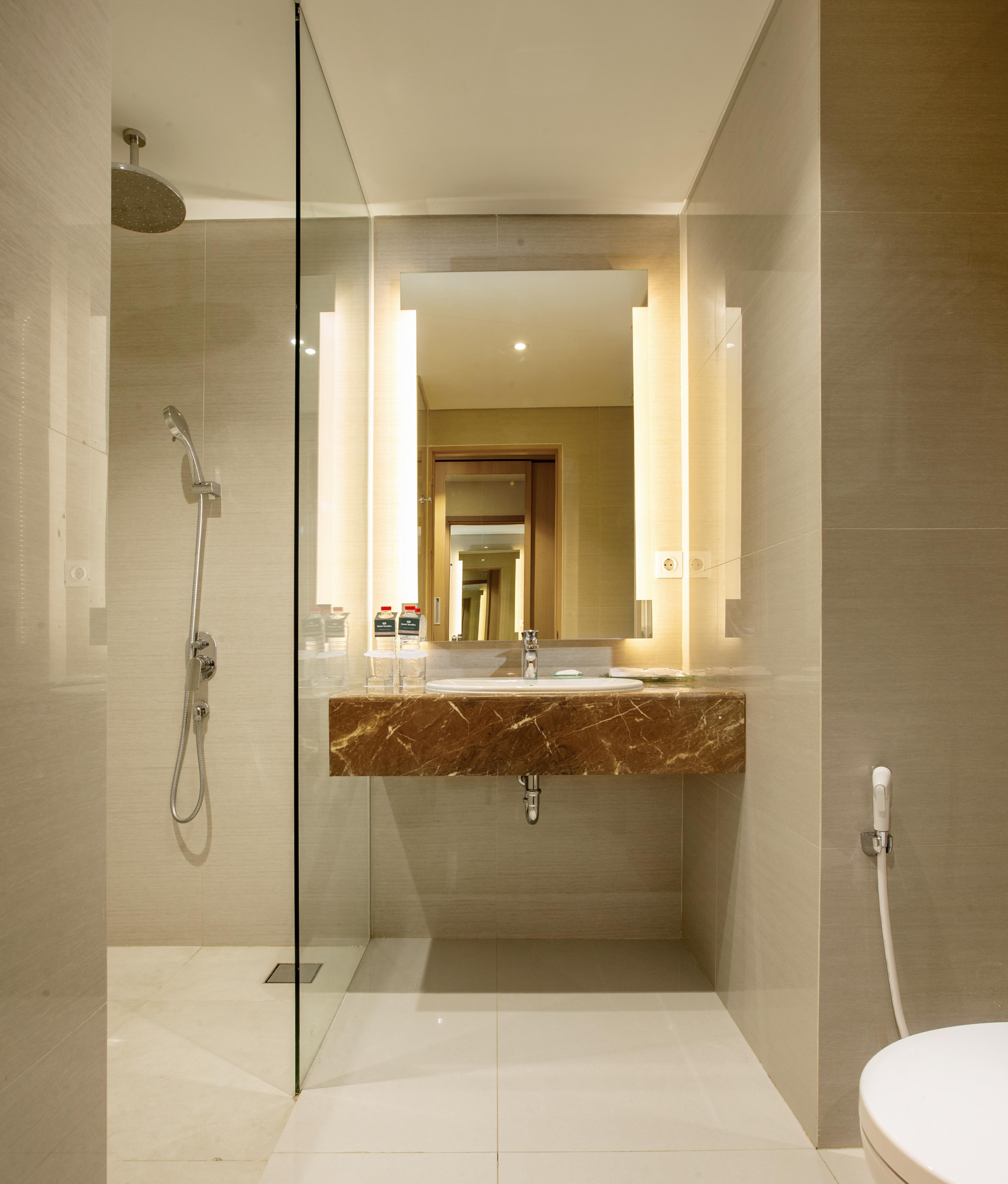 Hotel Santika Gresik Экстерьер фото