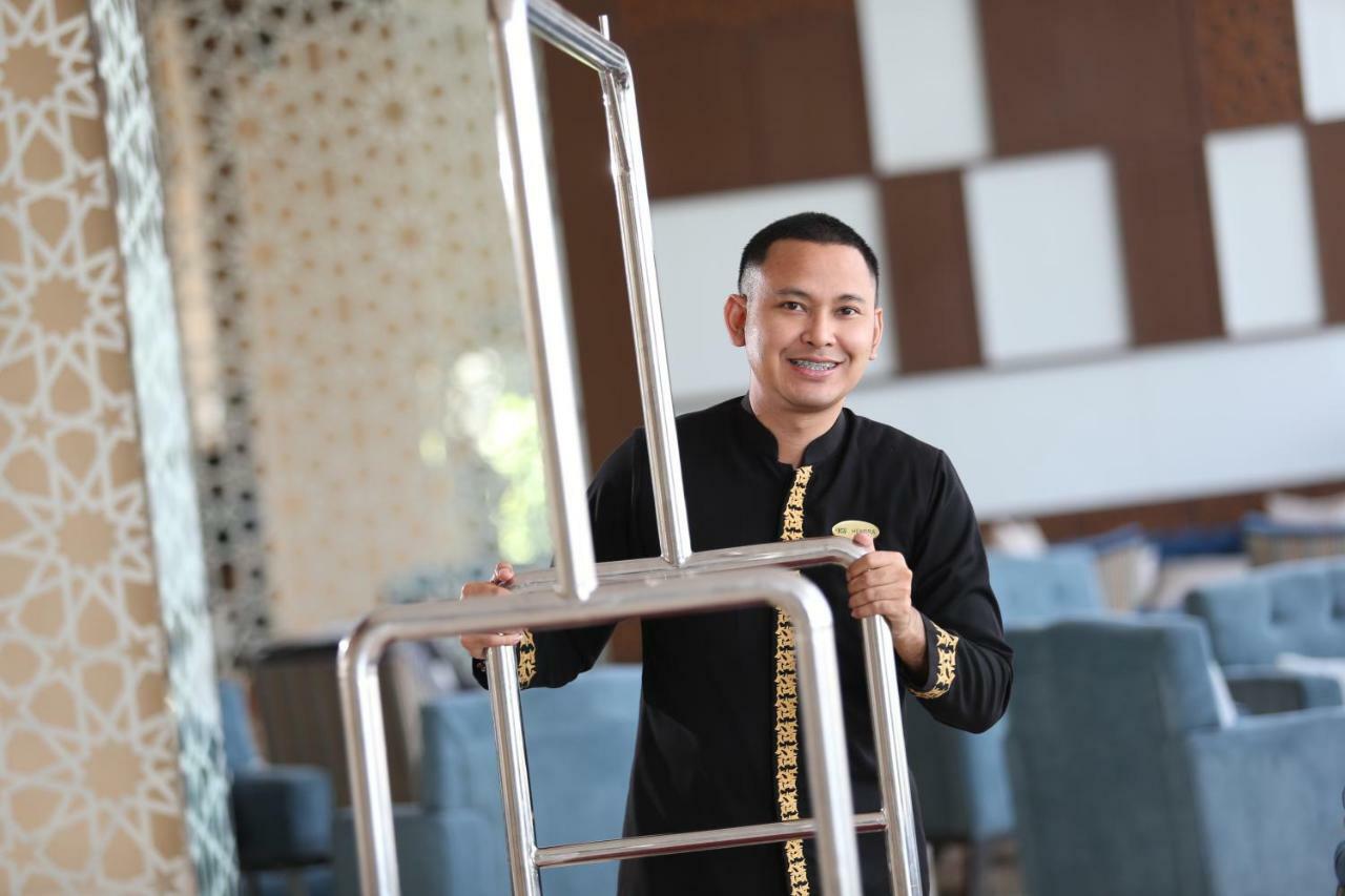 Hotel Santika Gresik Экстерьер фото